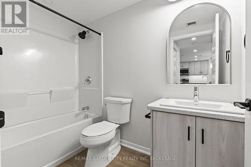 305 - 3998 Victoria Avenue, Lincoln (980 - Lincoln-Jordan/Vineland), ON - Indoor Photo Showing Bathroom