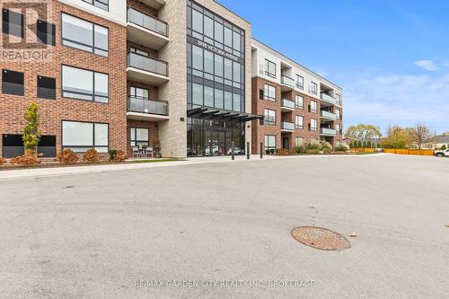 305 - 3998 Victoria Avenue, Lincoln (980 - Lincoln-Jordan/Vineland), ON - Outdoor With Facade