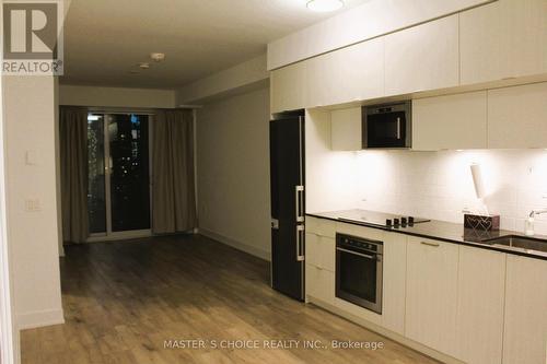 3009 - 575 Bloor Street E, Toronto, ON - Indoor Photo Showing Kitchen