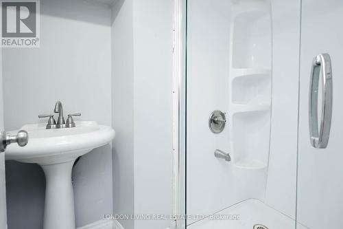 89 Alayne Crescent, London, ON - Indoor Photo Showing Bathroom