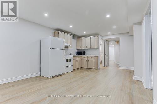 Bsmt - 9 Belwood Boulevard, Vaughan, ON - Indoor Photo Showing Kitchen