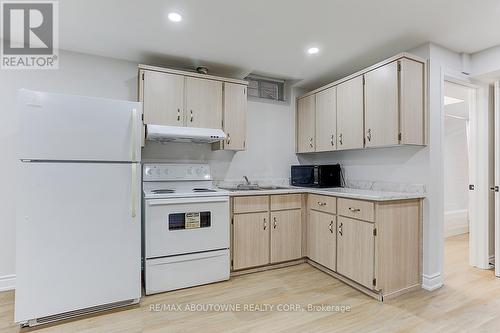 Bsmt - 9 Belwood Boulevard, Vaughan, ON - Indoor Photo Showing Kitchen