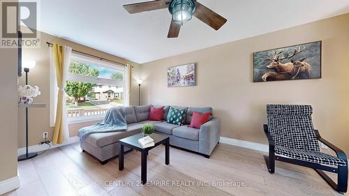 71 Watt Street, Guelph, ON - Indoor Photo Showing Living Room