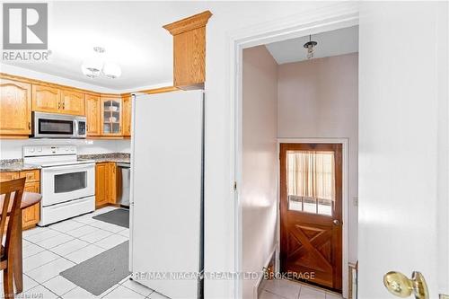 67 Springfield Street, Welland (774 - Dain City), ON - Indoor Photo Showing Kitchen