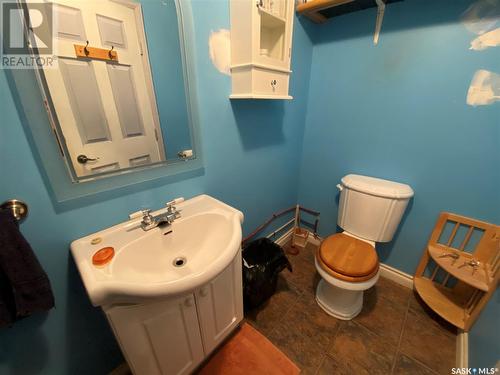 303 Napier Avenue, Cadillac, SK - Indoor Photo Showing Bathroom