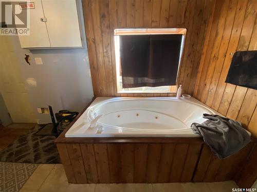 303 Napier Avenue, Cadillac, SK - Indoor Photo Showing Bathroom