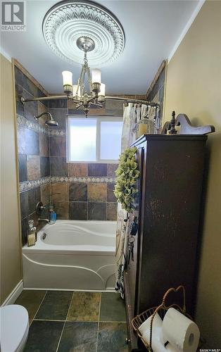 555 19Th Street W, Prince Albert, SK - Indoor Photo Showing Bathroom