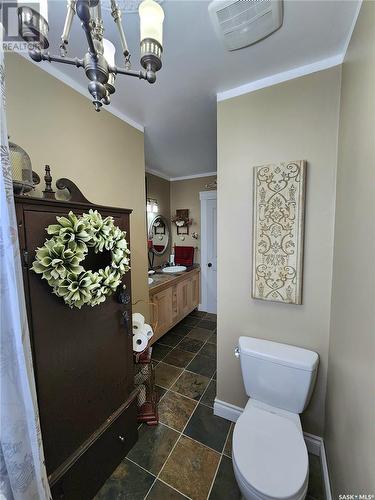 555 19Th Street W, Prince Albert, SK - Indoor Photo Showing Bathroom