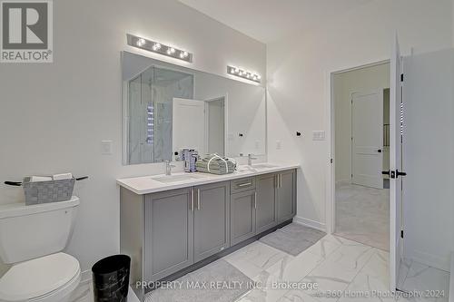 924 Rexton Drive, Oshawa, ON - Indoor Photo Showing Bathroom