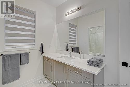 924 Rexton Drive, Oshawa, ON - Indoor Photo Showing Bathroom