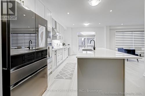 924 Rexton Drive, Oshawa, ON - Indoor Photo Showing Kitchen