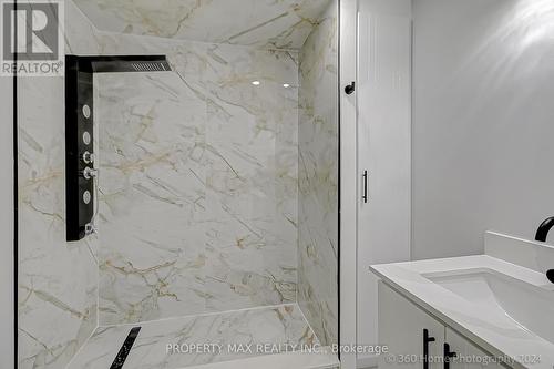 924 Rexton Drive, Oshawa, ON - Indoor Photo Showing Bathroom