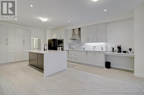 924 Rexton Drive, Oshawa, ON - Indoor Photo Showing Kitchen