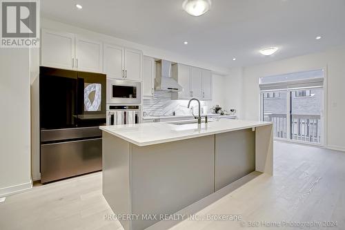 924 Rexton Drive, Oshawa, ON - Indoor Photo Showing Kitchen