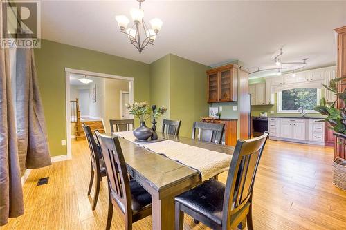 1706 Thurston Road, Sarnia, ON - Indoor Photo Showing Dining Room