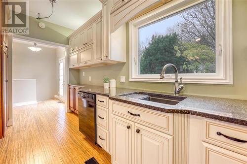 1706 Thurston Road, Sarnia, ON - Indoor Photo Showing Kitchen