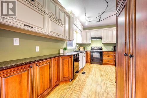 1706 Thurston Road, Sarnia, ON - Indoor Photo Showing Kitchen