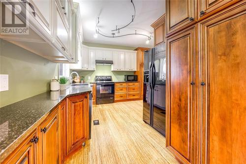 1706 Thurston Road, Sarnia, ON - Indoor Photo Showing Kitchen