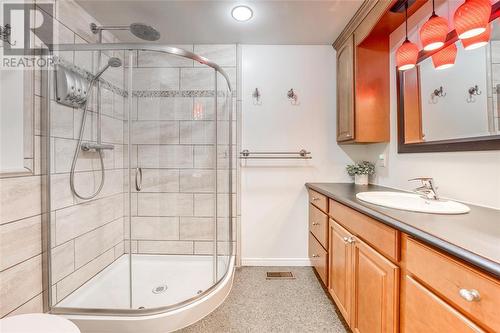 1706 Thurston Road, Sarnia, ON - Indoor Photo Showing Bathroom