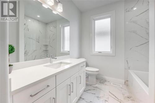 176 Sandpiper Drive, Sarnia, ON - Indoor Photo Showing Bathroom