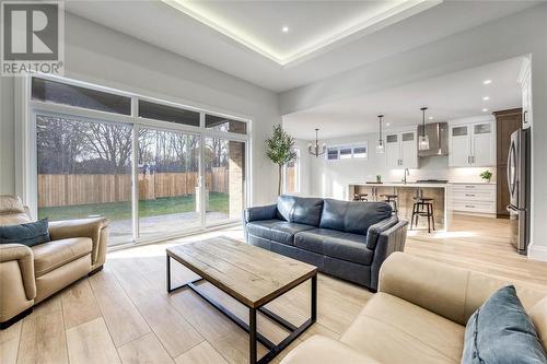 176 Sandpiper Drive, Sarnia, ON - Indoor Photo Showing Living Room