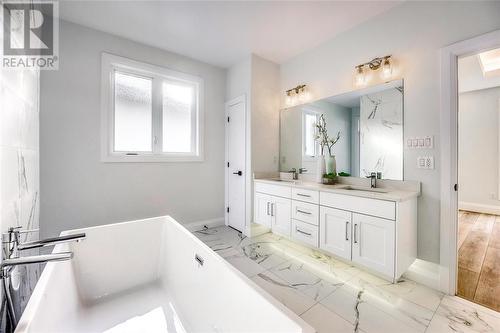 184 Sandpiper Drive, Sarnia, ON - Indoor Photo Showing Bathroom