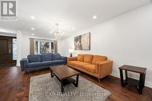 223 Weldrick Road W, Richmond Hill, ON - Indoor Photo Showing Living Room