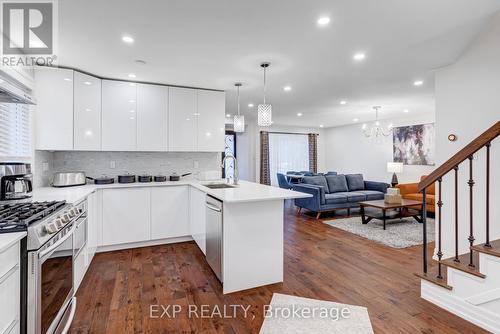 223 Weldrick Road W, Richmond Hill, ON - Indoor Photo Showing Kitchen With Upgraded Kitchen