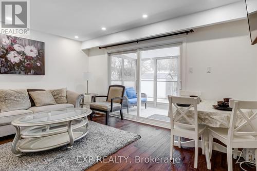 223 Weldrick Road W, Richmond Hill, ON - Indoor Photo Showing Living Room