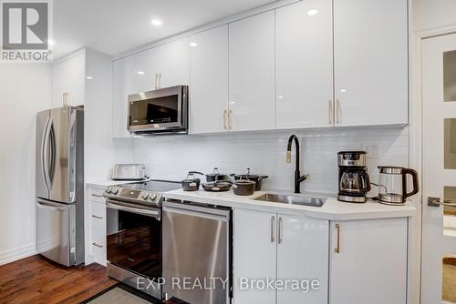 223 Weldrick Road W, Richmond Hill, ON - Indoor Photo Showing Kitchen With Stainless Steel Kitchen With Upgraded Kitchen