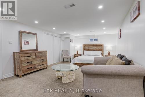 223 Weldrick Road W, Richmond Hill, ON - Indoor Photo Showing Living Room