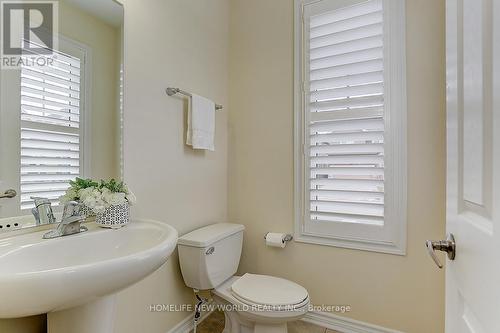 25 Thomas Phillips Drive, Aurora, ON - Indoor Photo Showing Bathroom