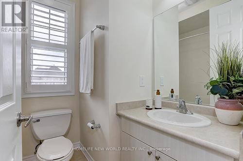 25 Thomas Phillips Drive, Aurora, ON - Indoor Photo Showing Bathroom