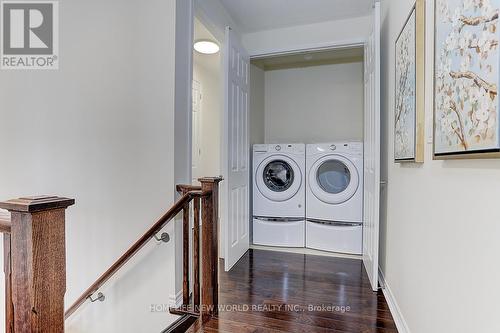 25 Thomas Phillips Drive, Aurora, ON - Indoor Photo Showing Laundry Room