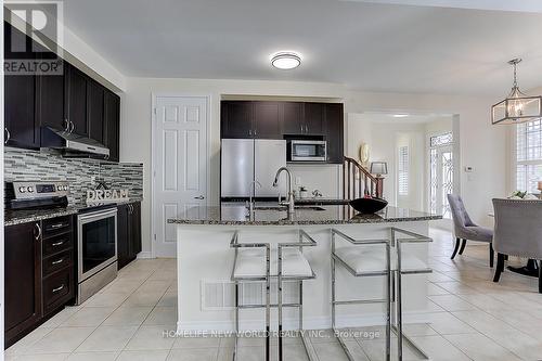 25 Thomas Phillips Drive, Aurora, ON - Indoor Photo Showing Kitchen With Upgraded Kitchen