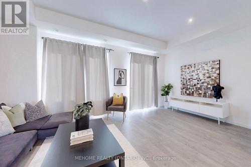 83 Genuine Lane, Richmond Hill, ON - Indoor Photo Showing Living Room