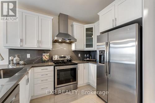 3004 Sierra Drive W, Orillia, ON - Indoor Photo Showing Kitchen With Upgraded Kitchen