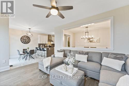 3004 Sierra Drive W, Orillia, ON - Indoor Photo Showing Living Room