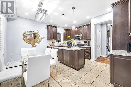 4716 Doug Wright Drive, Burlington, ON - Indoor Photo Showing Kitchen With Upgraded Kitchen