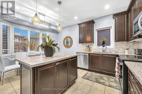 4716 Doug Wright Drive, Burlington, ON - Indoor Photo Showing Kitchen With Upgraded Kitchen