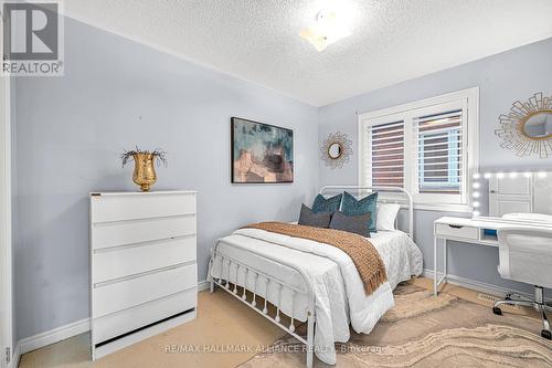 4716 Doug Wright Drive, Burlington, ON - Indoor Photo Showing Bedroom