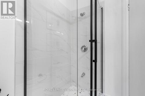 15 Alton Avenue, Toronto, ON - Indoor Photo Showing Bathroom