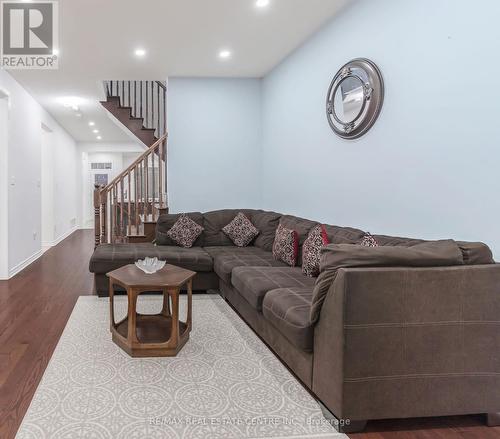 1516 Farmstead Drive, Milton, ON - Indoor Photo Showing Living Room