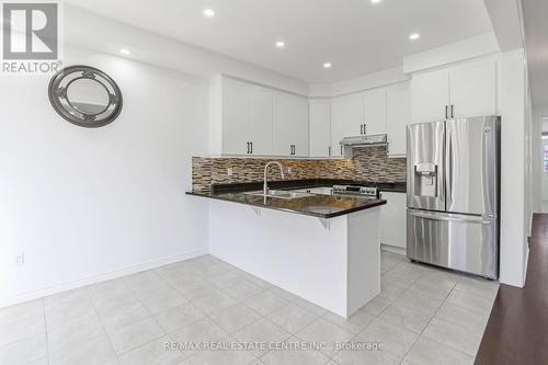 1516 Farmstead Drive, Milton, ON - Indoor Photo Showing Kitchen With Double Sink