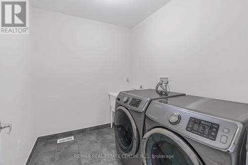 1516 Farmstead Drive, Milton, ON - Indoor Photo Showing Laundry Room