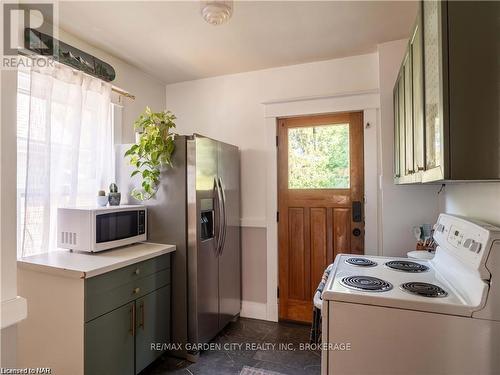 69 Dufferin Street, St. Catharines (451 - Downtown), ON - Indoor Photo Showing Laundry Room