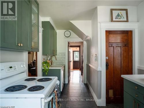 69 Dufferin Street, St. Catharines (451 - Downtown), ON - Indoor Photo Showing Kitchen