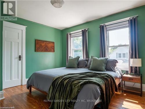 69 Dufferin Street, St. Catharines (451 - Downtown), ON - Indoor Photo Showing Bedroom