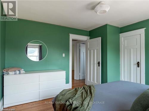 69 Dufferin Street, St. Catharines (451 - Downtown), ON - Indoor Photo Showing Bedroom