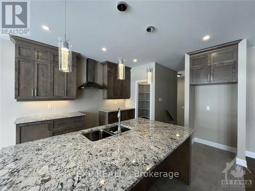 623 Parkview Terrace, Russell, ON - Indoor Photo Showing Kitchen With Double Sink With Upgraded Kitchen